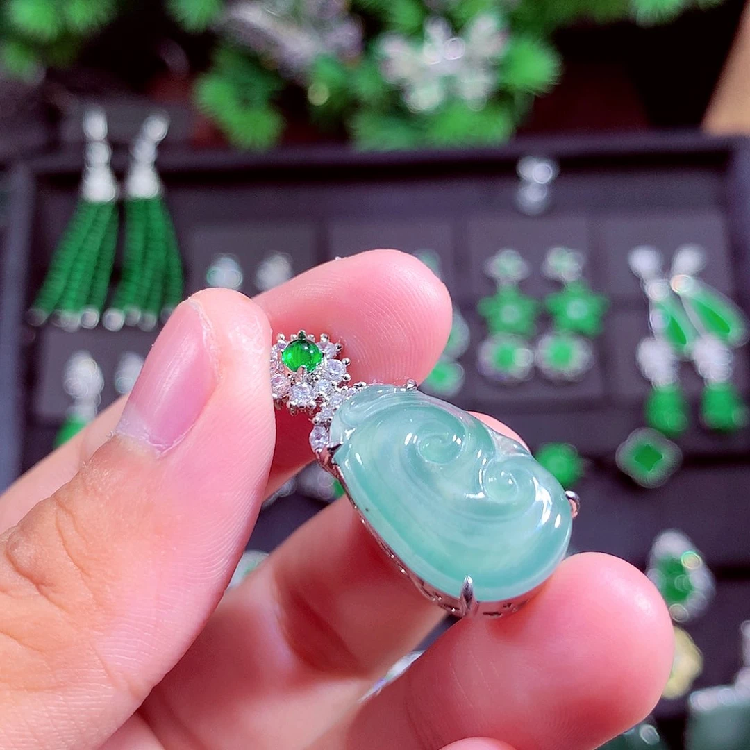 颈饰未镶嵌翡翠天然