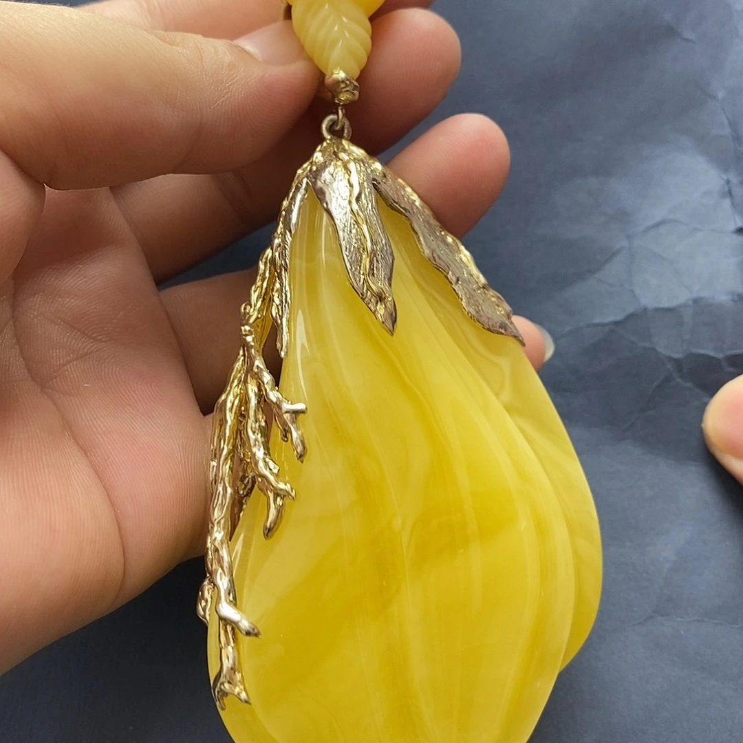 琥珀未镶嵌裸石吊坠