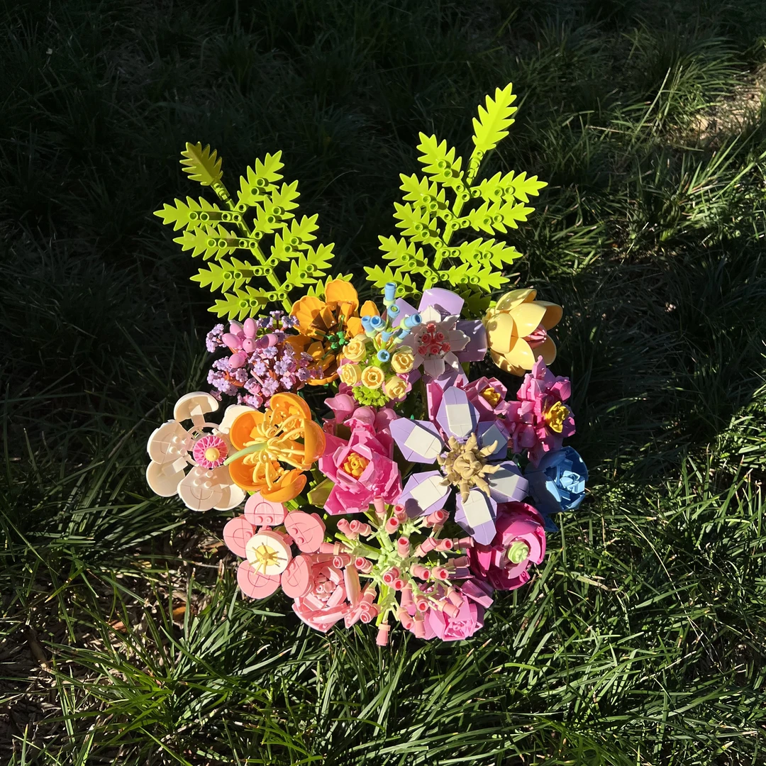 积木花束玫瑰拼插抱抱桶女生节日生日创意礼物新款永生花情人节