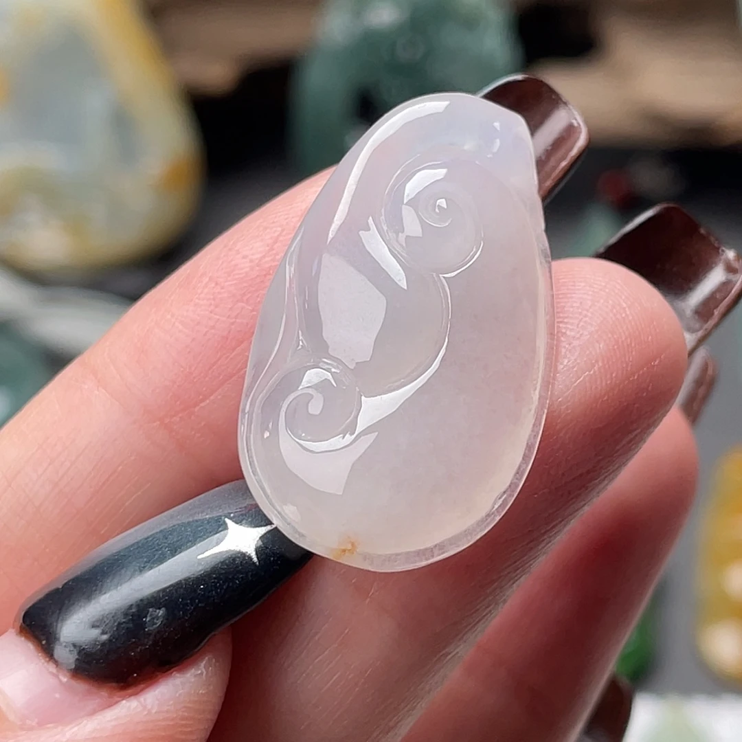 翡翠未镶嵌颈饰如意