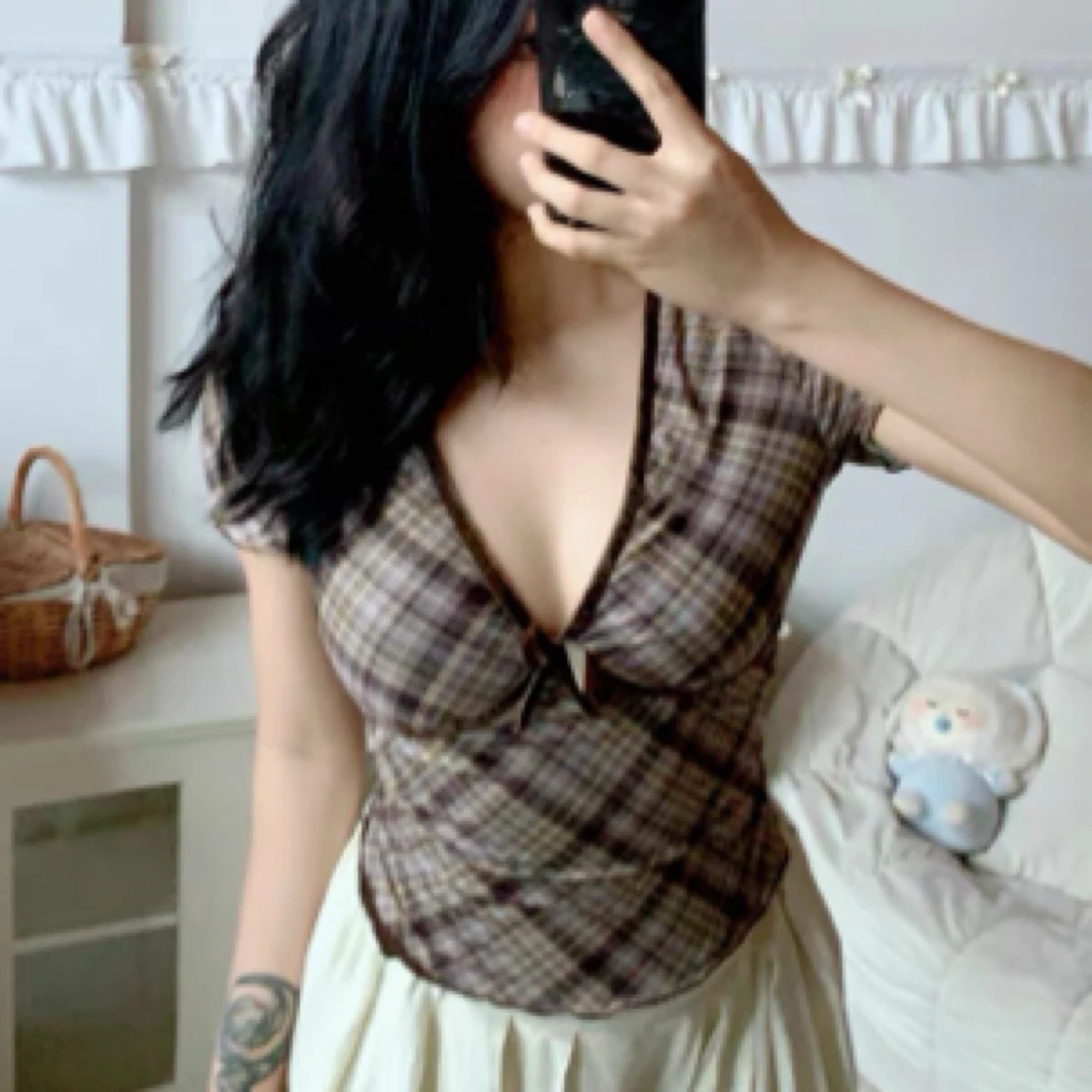 纯欲辣妹微胖大码女装深V领拼色网纱格性感上衣女胖mm显瘦遮肉