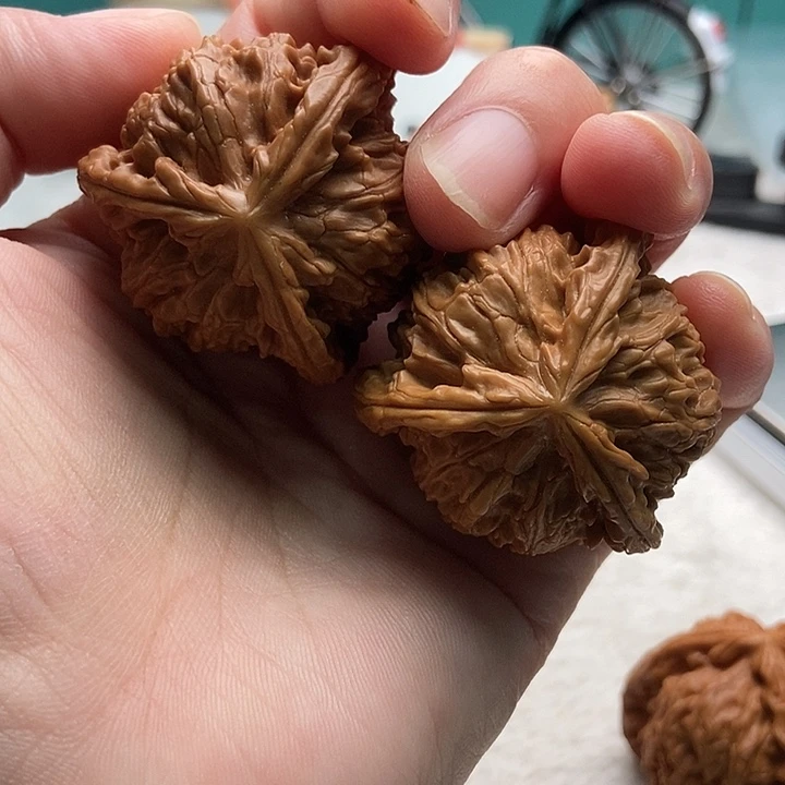 文玩核桃把件王*迪三棱