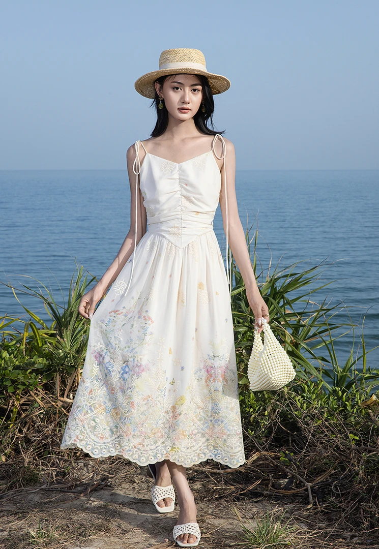 连衣裙碎花甜美森系法式夏季短款碎花裙小众吊带RL25216L011