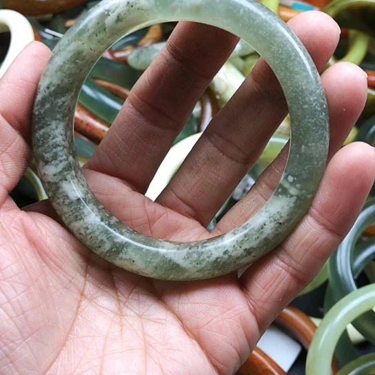 蛇纹石玉手镯未镶嵌鲁**盟