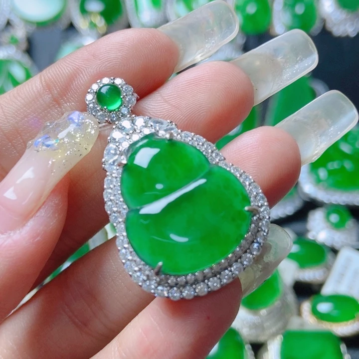 翡翠颈饰未镶嵌        