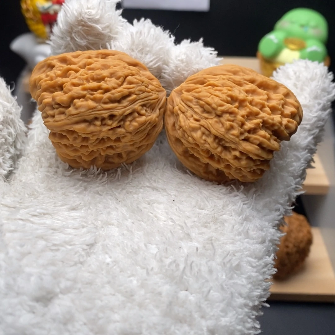 39.38.40原生态鎏金色天残天眼酒杯底带钩 全品