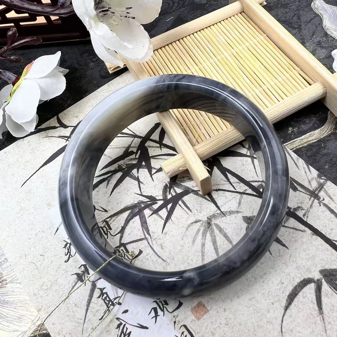 A117 和田玉手镯 H63120571