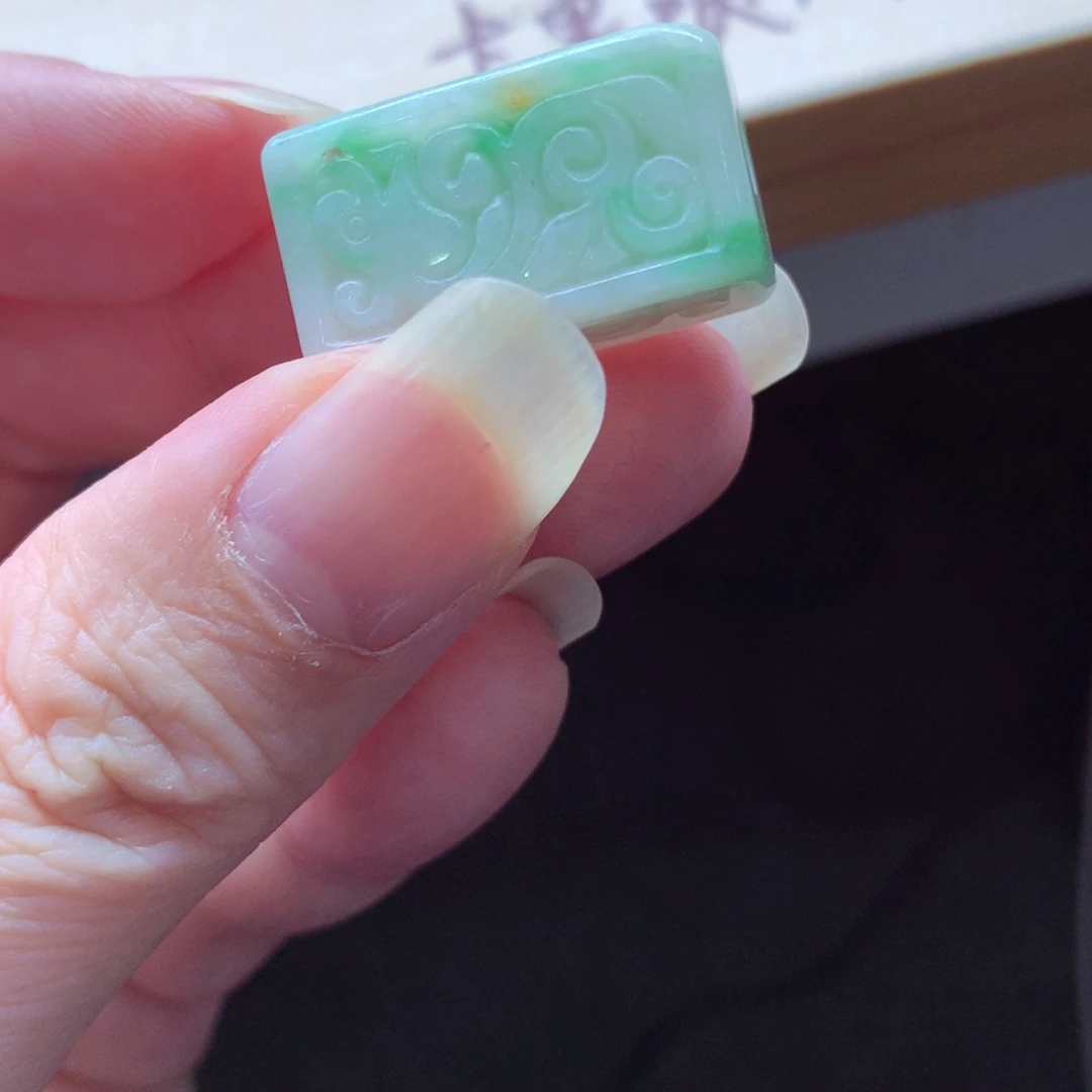 翡翠颈饰未镶嵌吊坠