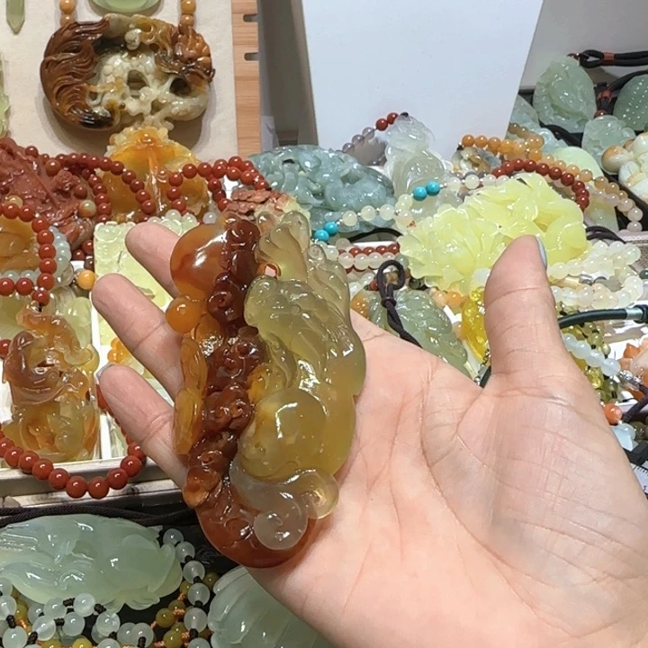 未镶嵌蛇纹石玉吊坠龙**?