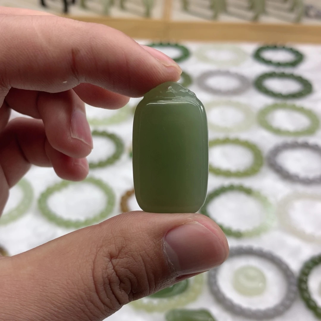 和田玉未镶嵌吊坠(赠链)湖水绿无事牌