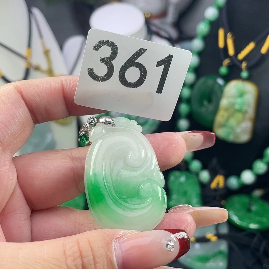 翡翠未镶嵌吊坠(赠链)