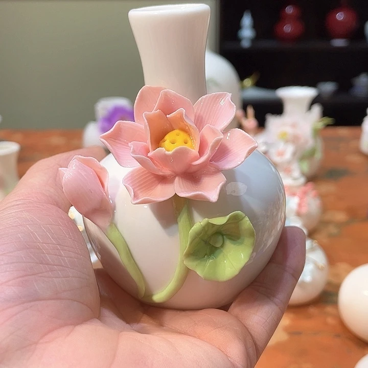 手工陶瓷精致摆件