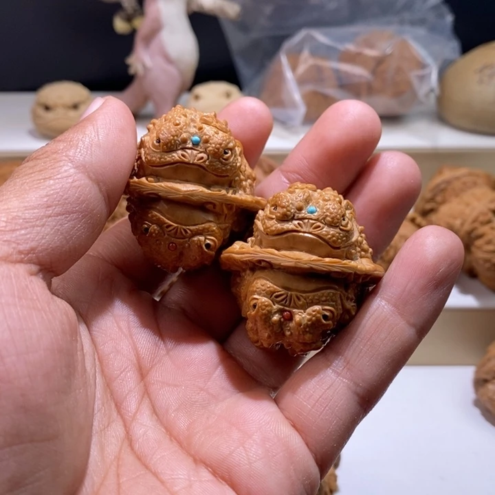 沐***生把件文玩核桃纯手工雕刻文玩核桃
