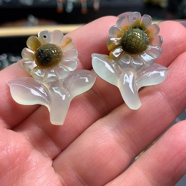 未镶嵌蛇纹石玉耳饰方*