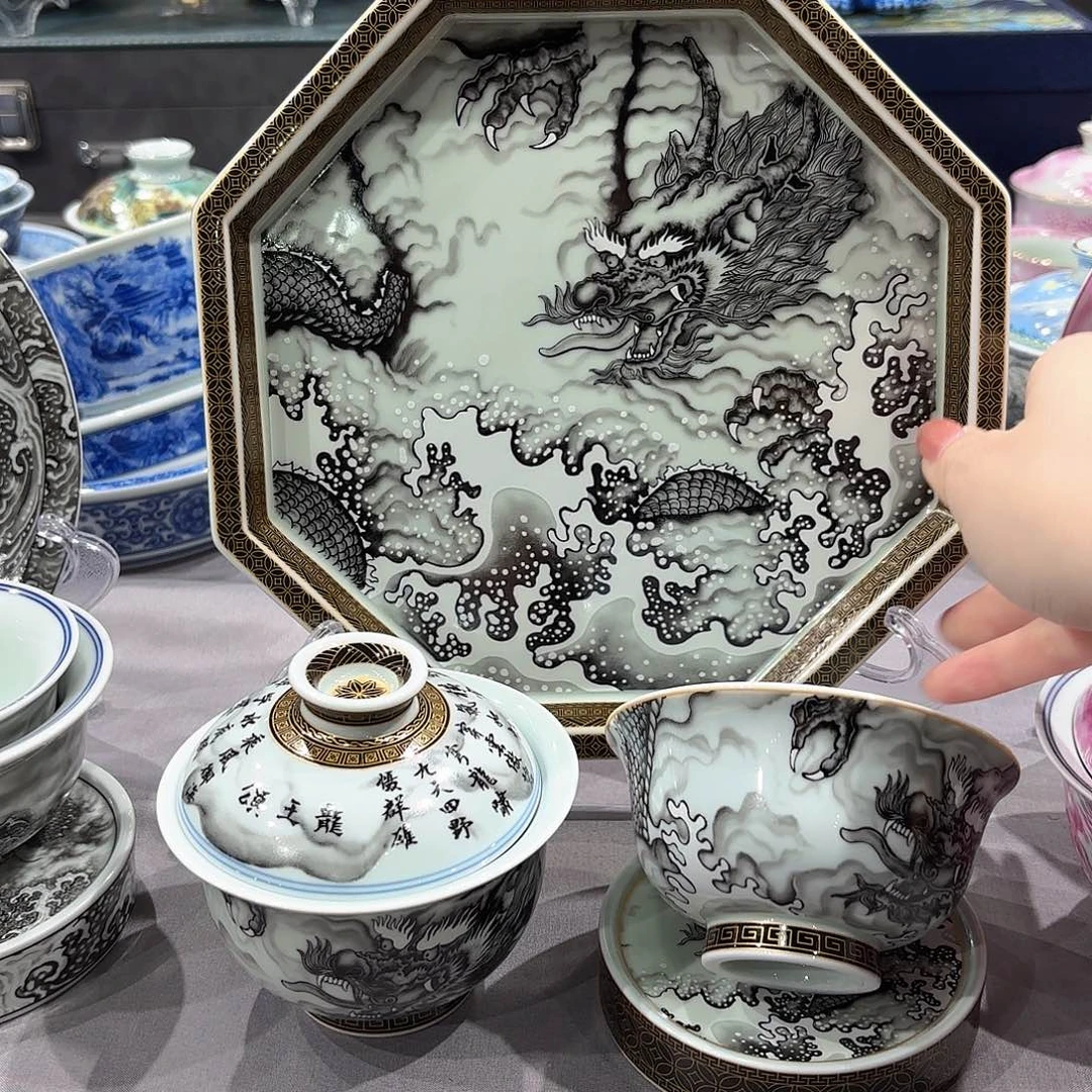 瓷片景德镇瓷器精品陈列