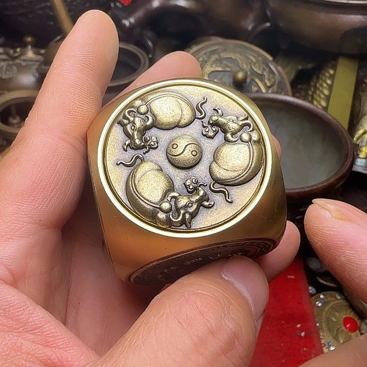全是铜器工艺摆件