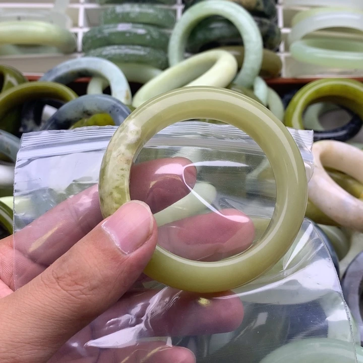小***子未镶嵌蛇纹石玉手镯