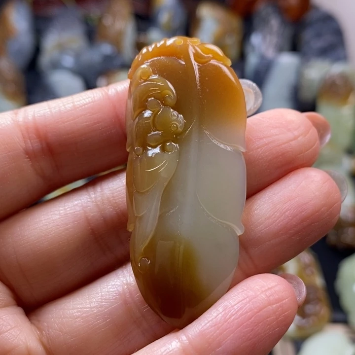 和田玉未镶嵌挂件