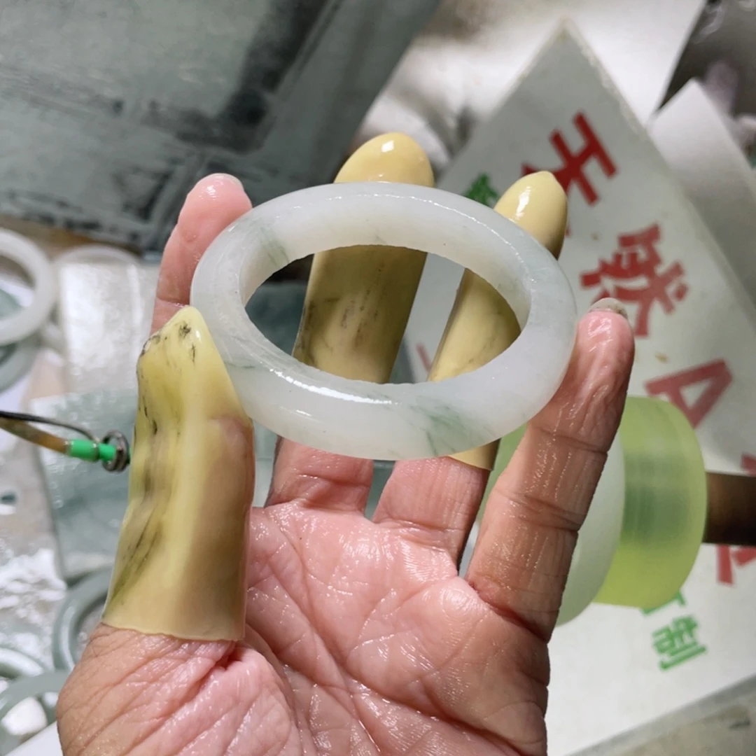 s***你未镶嵌手镯石英质玉（天山翠）定制