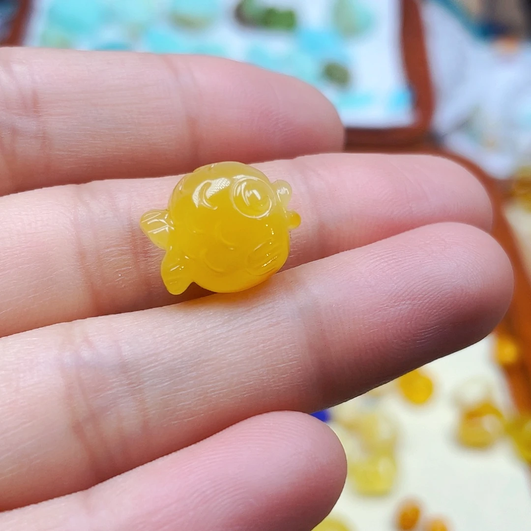 琥珀未镶嵌裸石订制