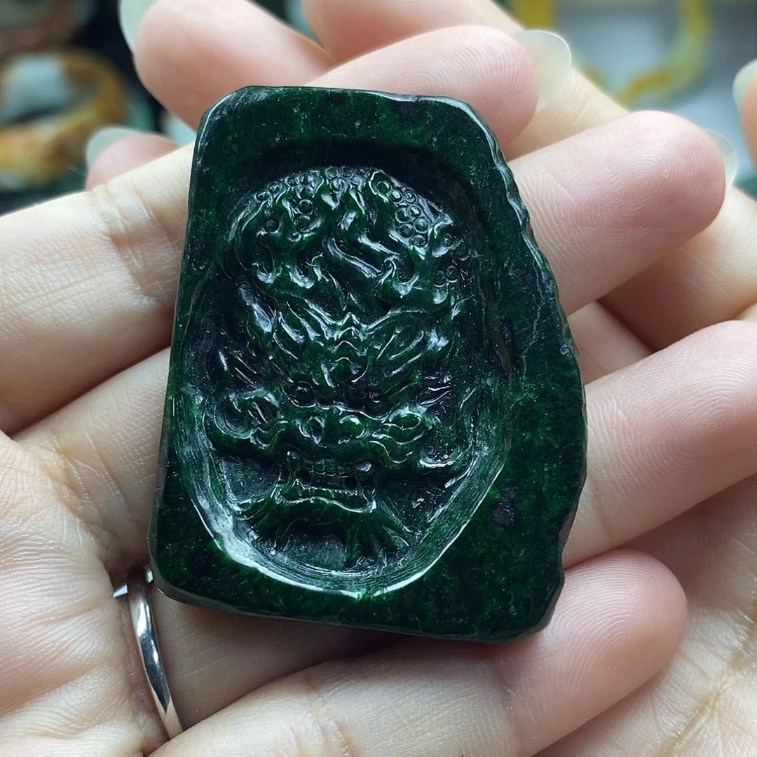 翡翠未镶嵌颈饰芬*姐牌子