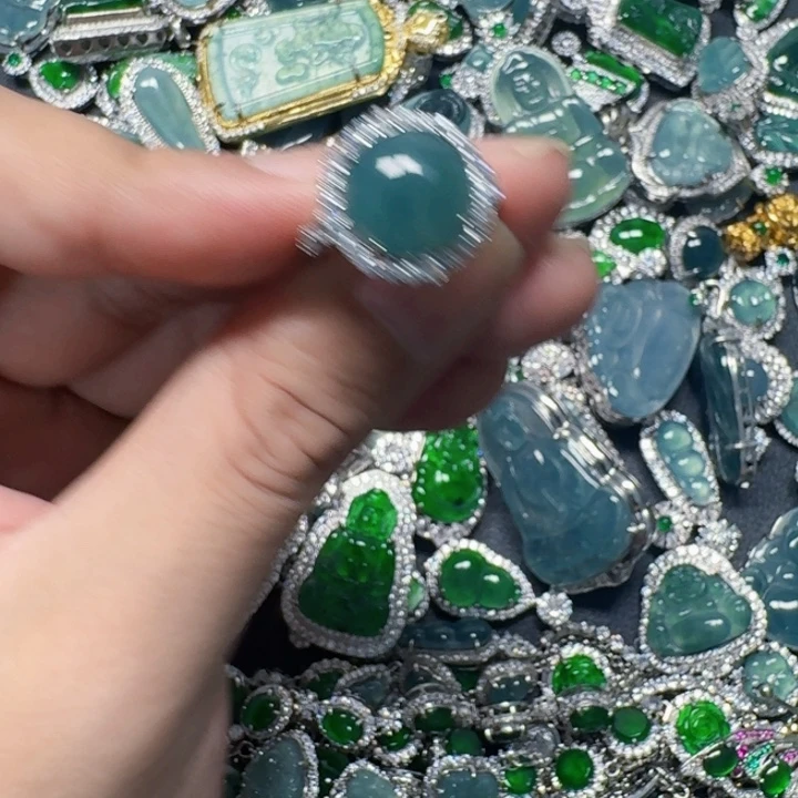 翡翠未镶嵌颈饰天然A货翡翠放漏