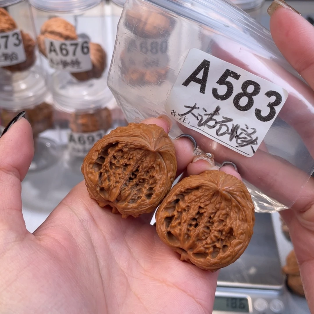 泽***迮核桃大沽石蛇头文玩核桃