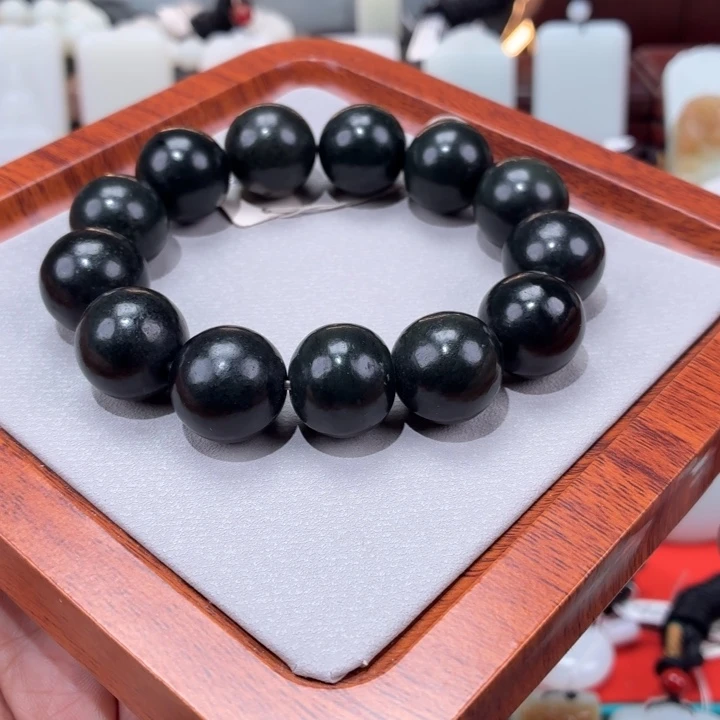 林****和田玉未镶嵌颈饰