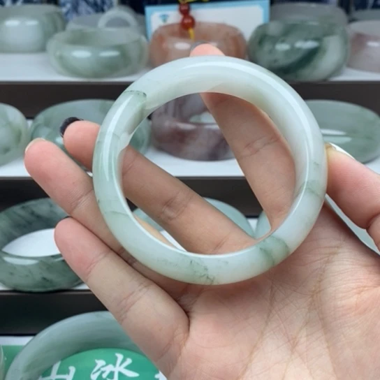 温***后石英质玉（金丝玉）未镶嵌手镯