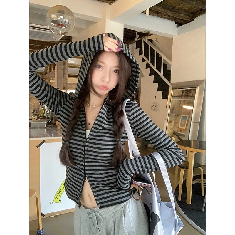 显瘦长袖针织辣妹短款修身条纹设计感打底衫内搭高腰复古小众纯欲