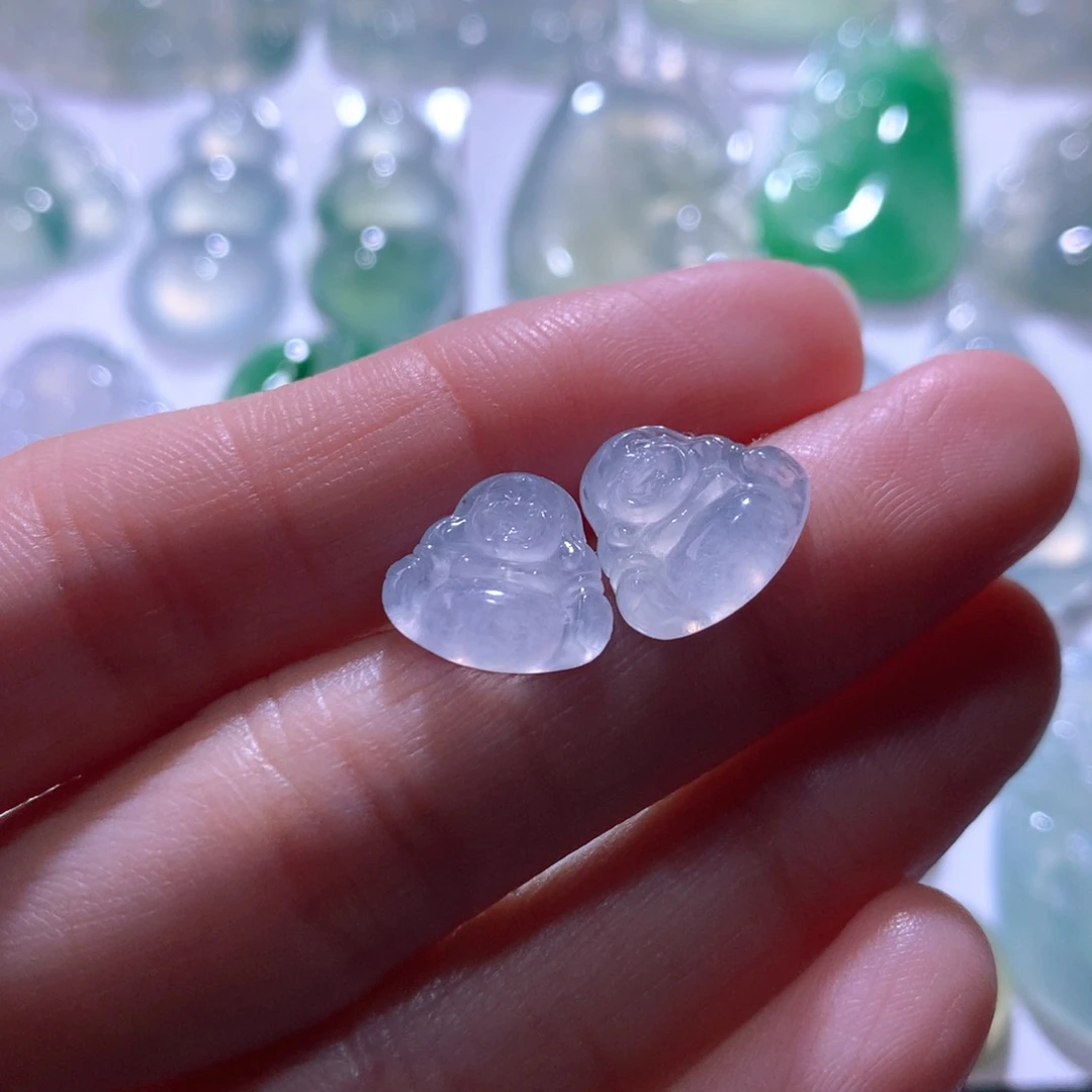 翡翠未镶嵌颈饰一对