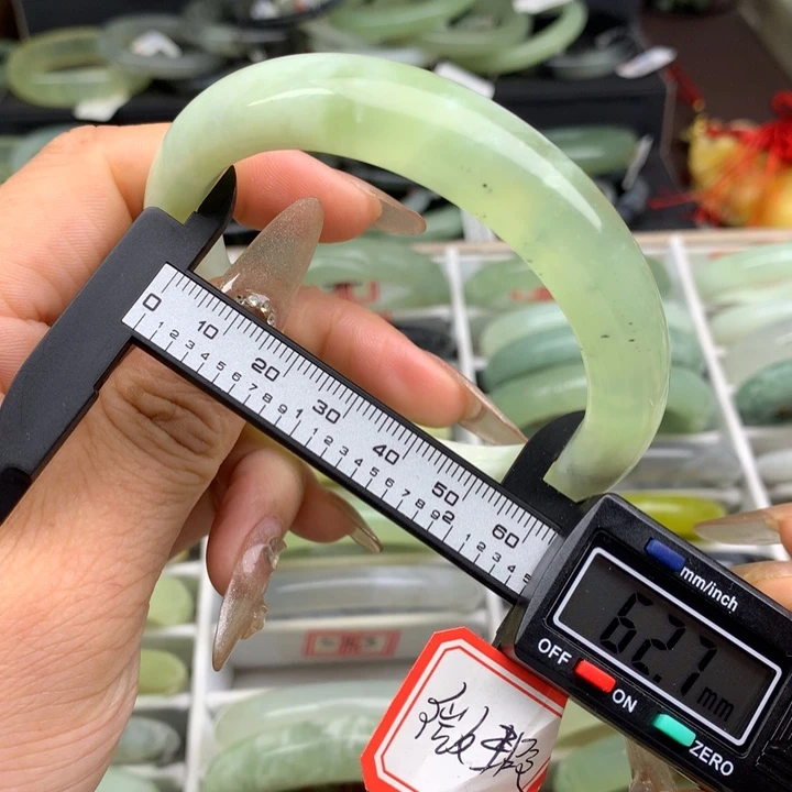 蛇纹石玉未镶嵌手镯533