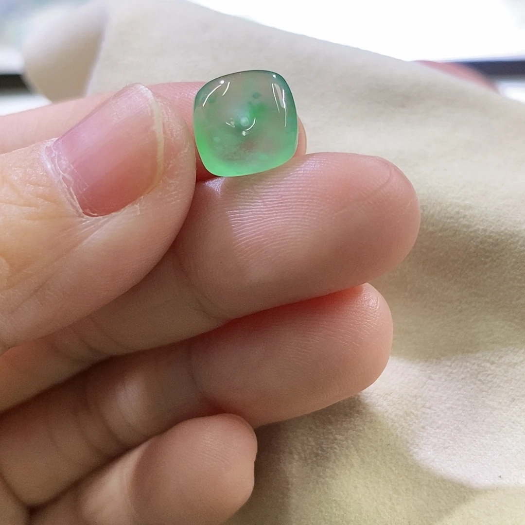 翡翠未镶嵌挂件随行