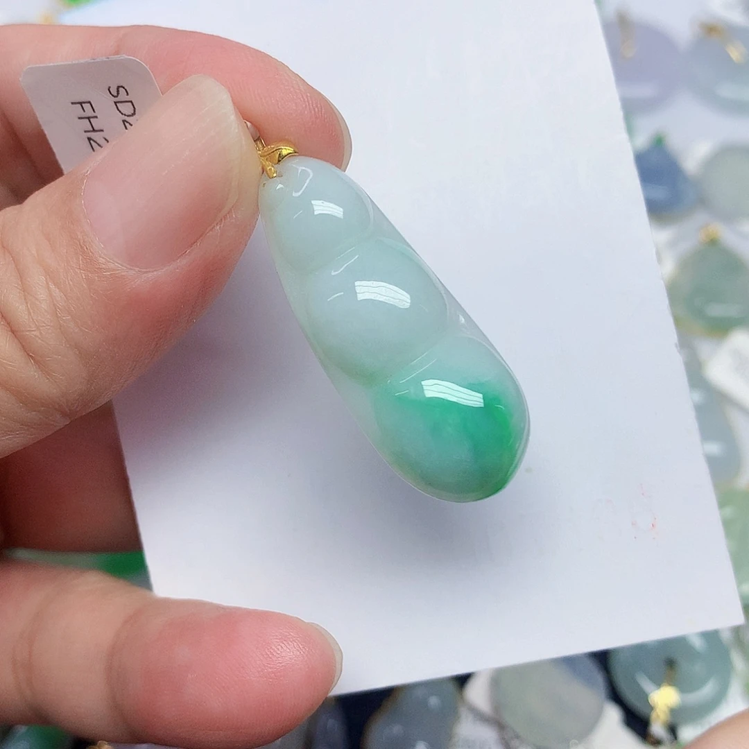 翡翠18K金镶嵌颈饰3467788