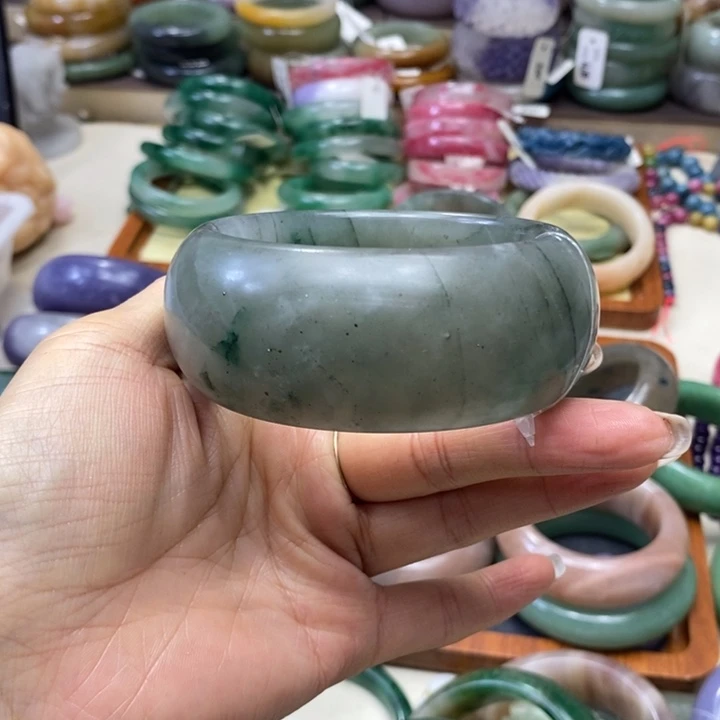 未镶嵌手镯石英质玉