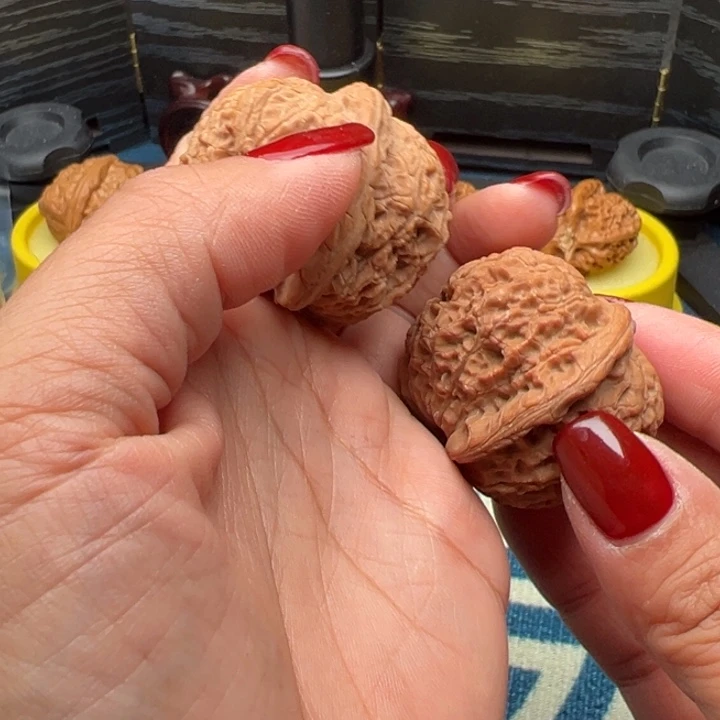 桃核吊坠文玩雪麒麟