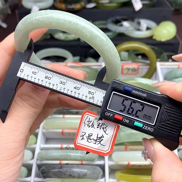 蛇纹石玉手镯未镶嵌975