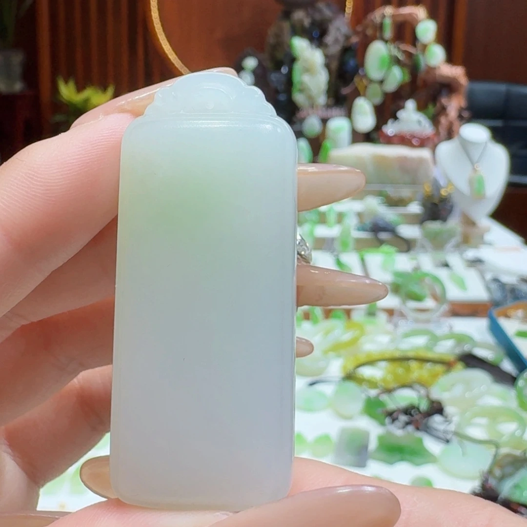 和田玉白底翠面包牌未镶嵌