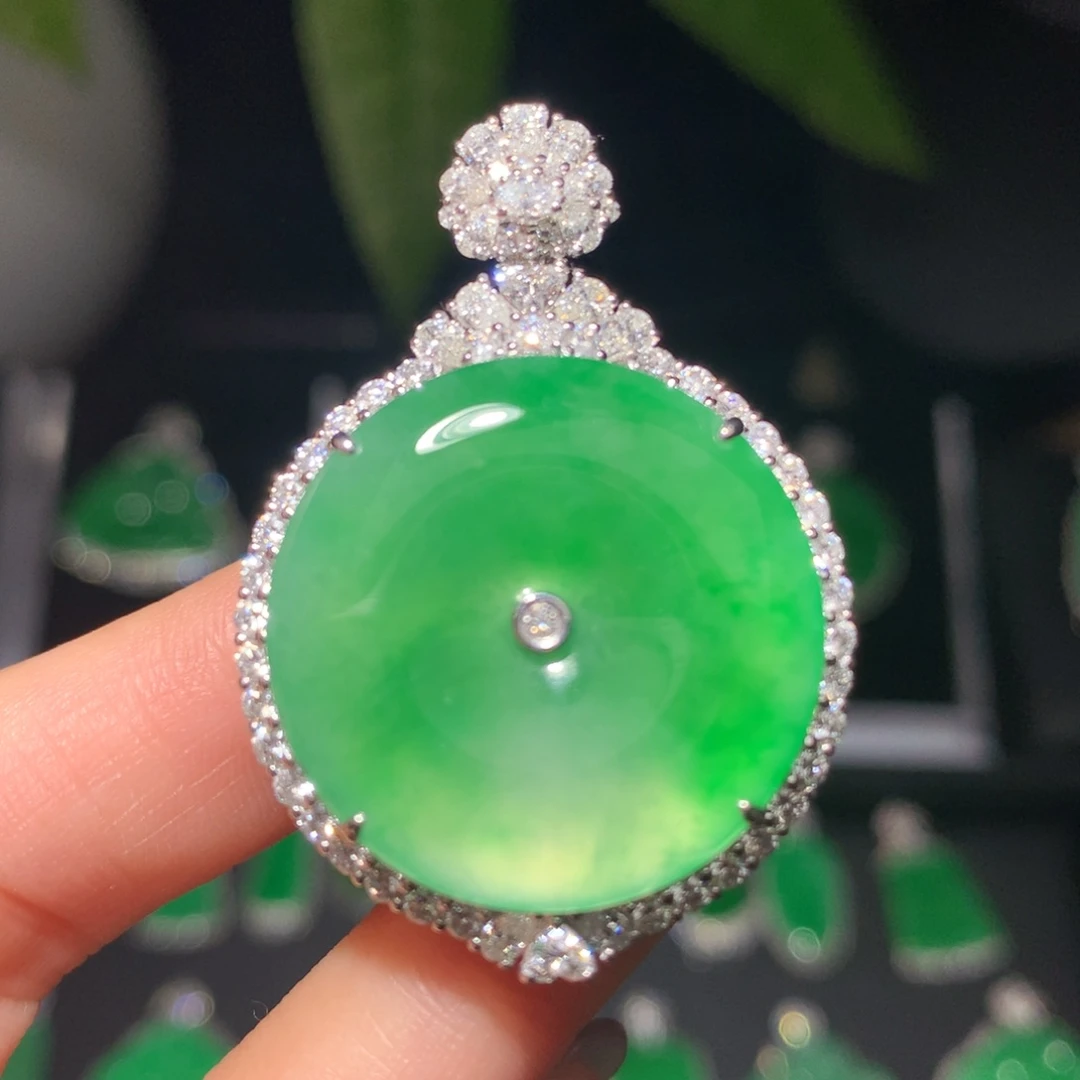 翡翠颈饰18K金镶嵌翡翠