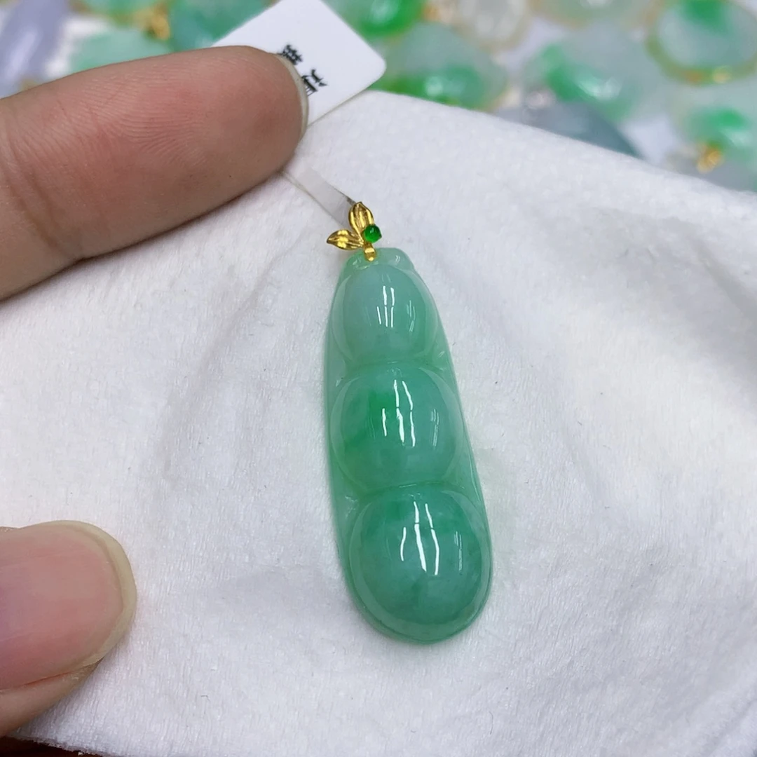 翡翠18K金镶嵌颈饰翡翠