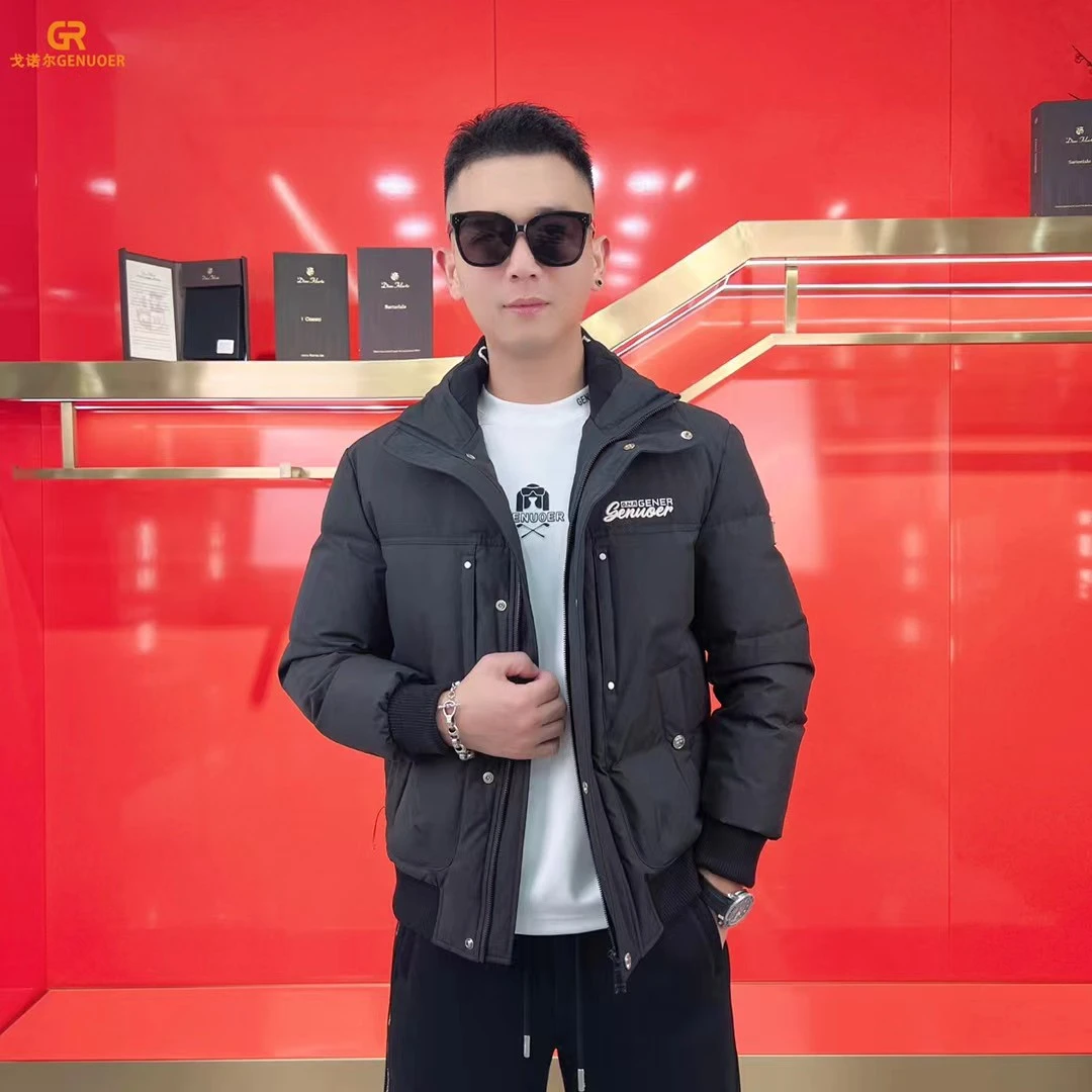 戈诺尔秋冬男士羽绒服立领简约休闲百搭字母短款夹克版型羽绒服男