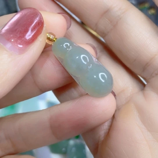 翡翠未镶嵌颈饰豆子吊坠