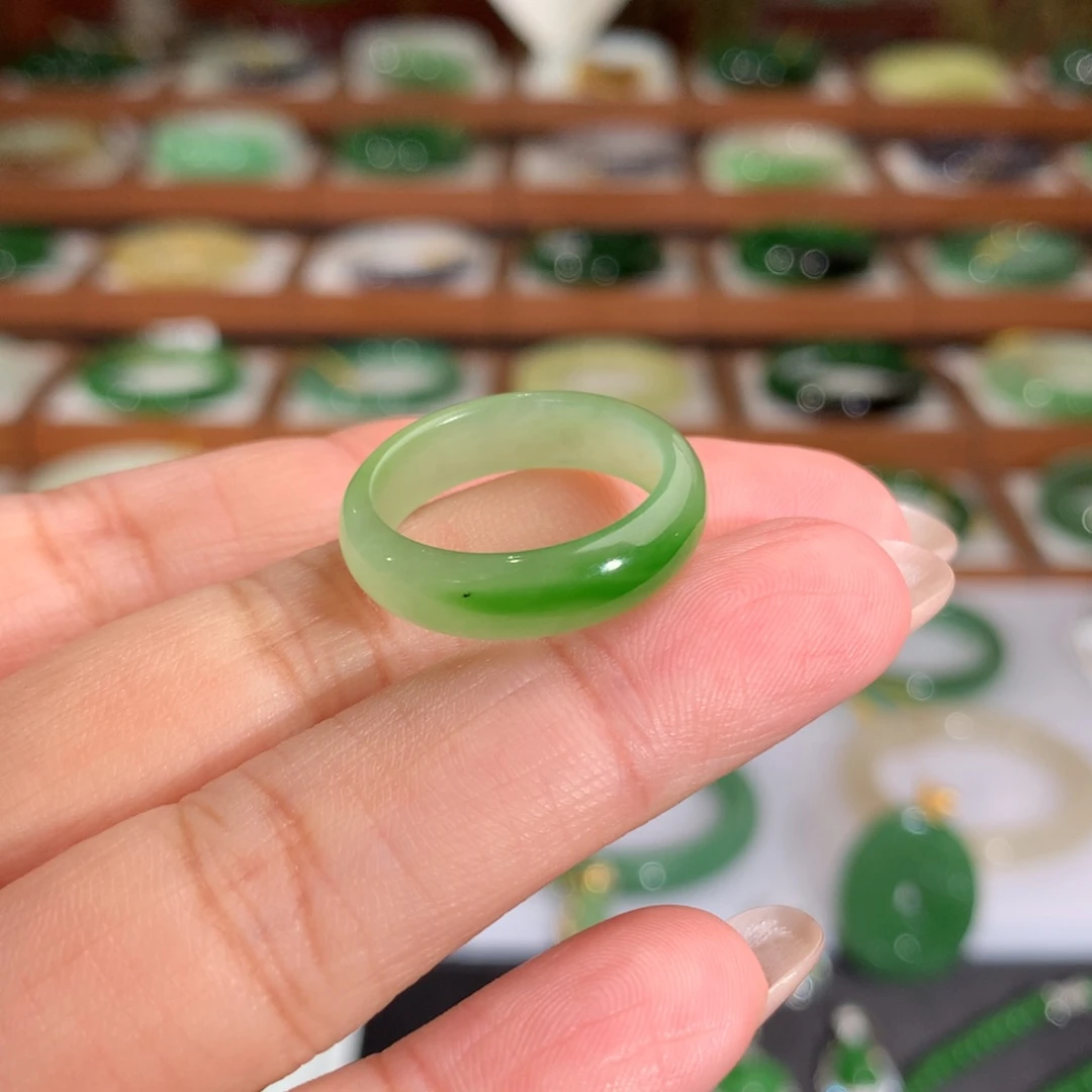 罗***胖和田玉未镶嵌戒指