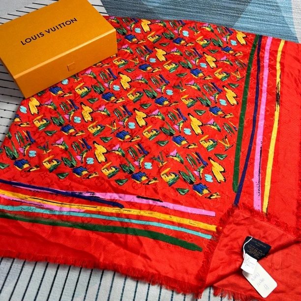 未使用 LouisVuitton/路易威登 LV暗纹满印花纹丝巾大披肩140