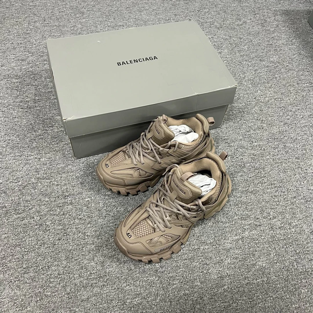 95新 Balenciaga/巴黎世家 咖啡色 Track 老爹鞋 40码