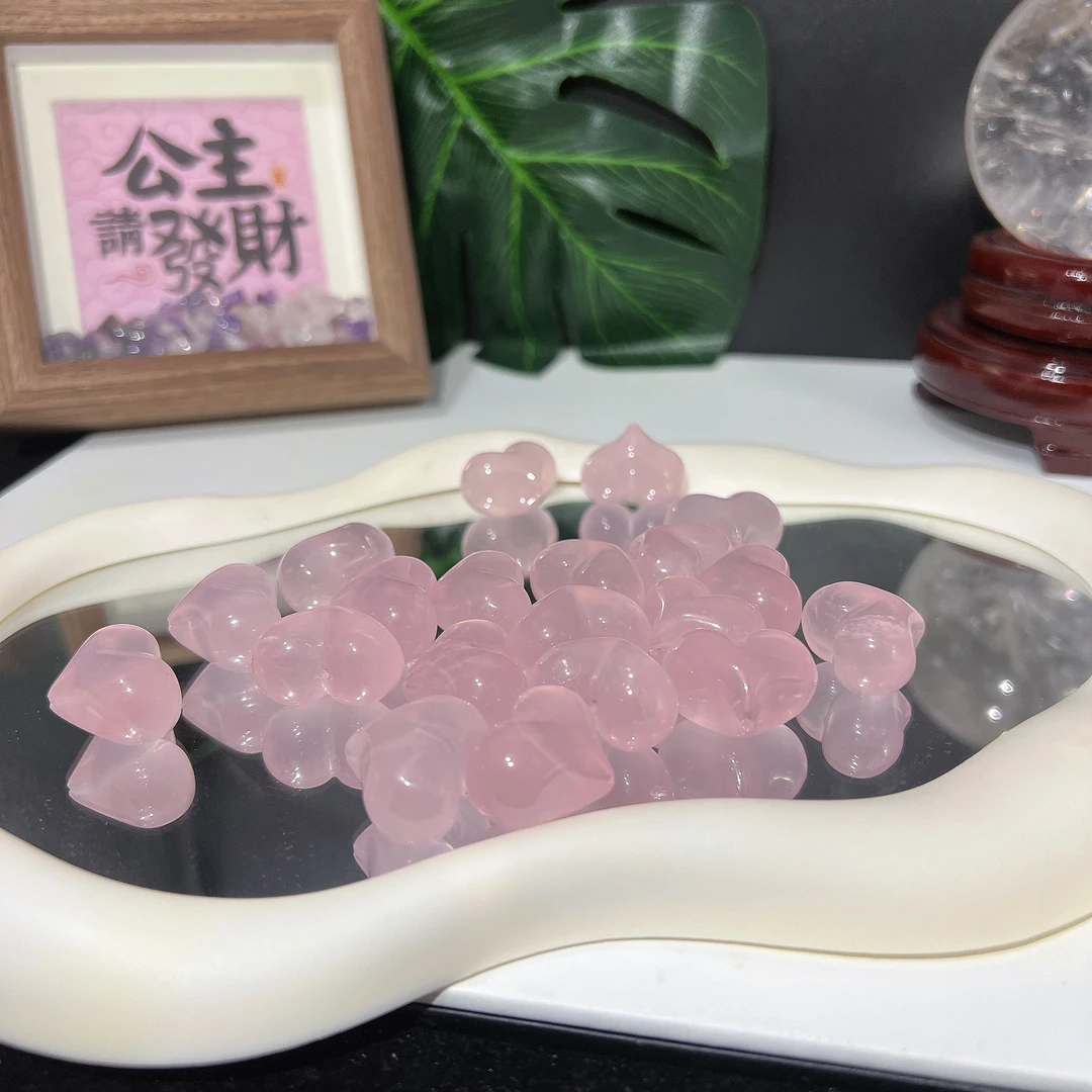 s640 天然粉水爱心屁桃DIY配饰 通孔  多样性发一件