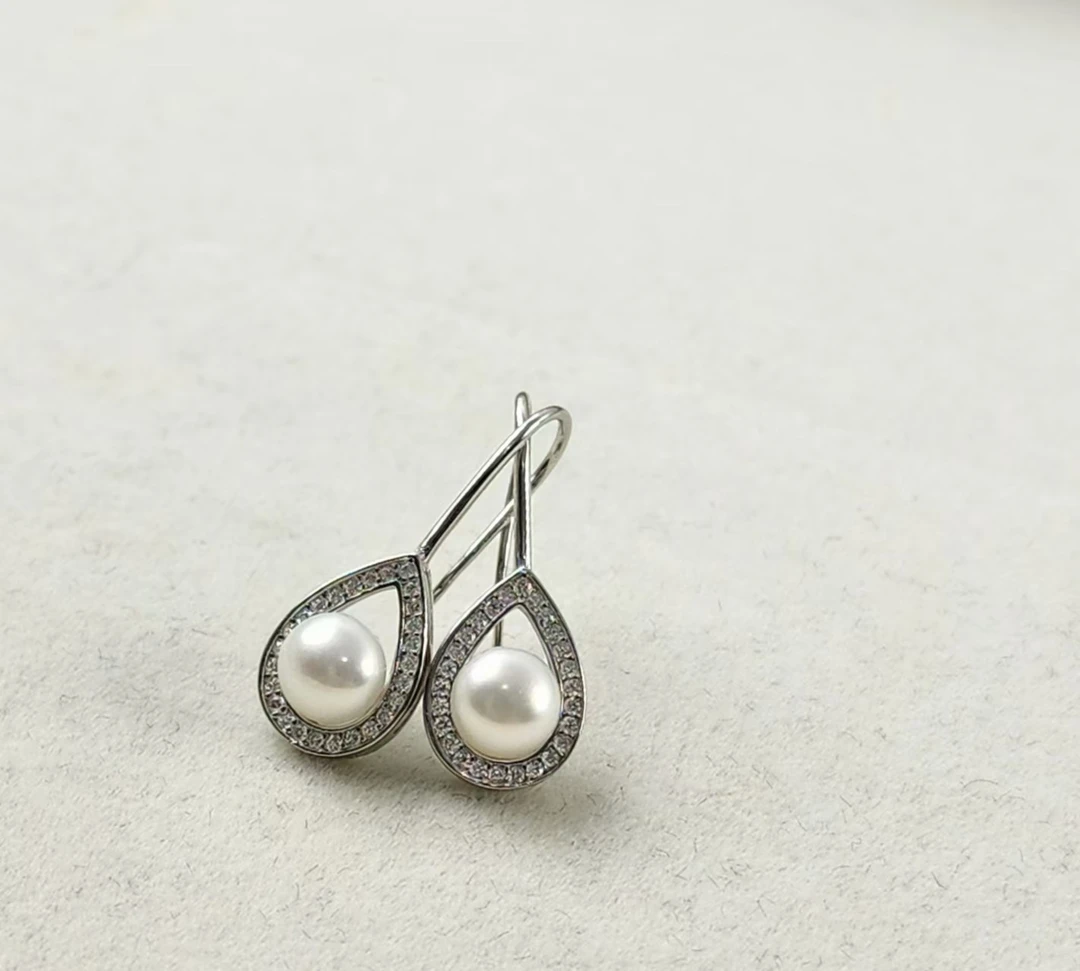 淡水经典 百搭白珍珠 时尚小碎钻 轻奢水滴耳环