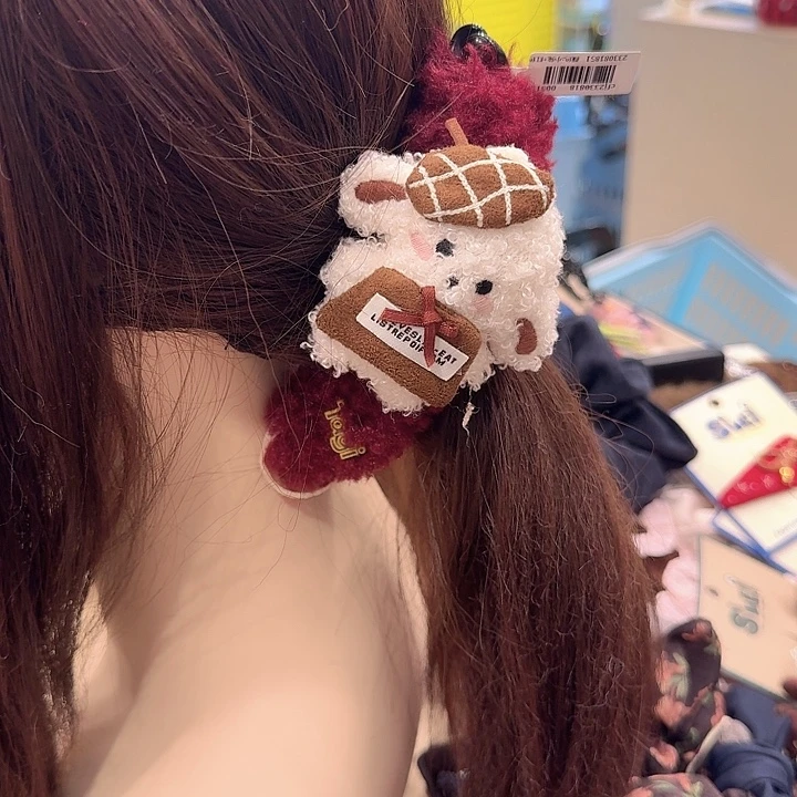 白色卡通红色香蕉夹