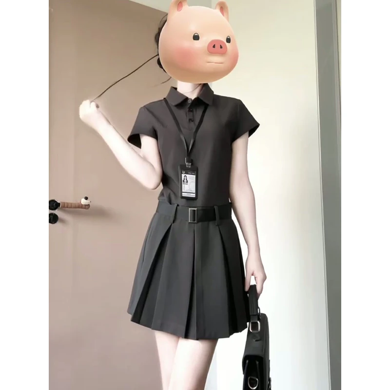 设计感灰色polo领连衣裙子女夏季2025新款学院风收腰a字百褶短裙