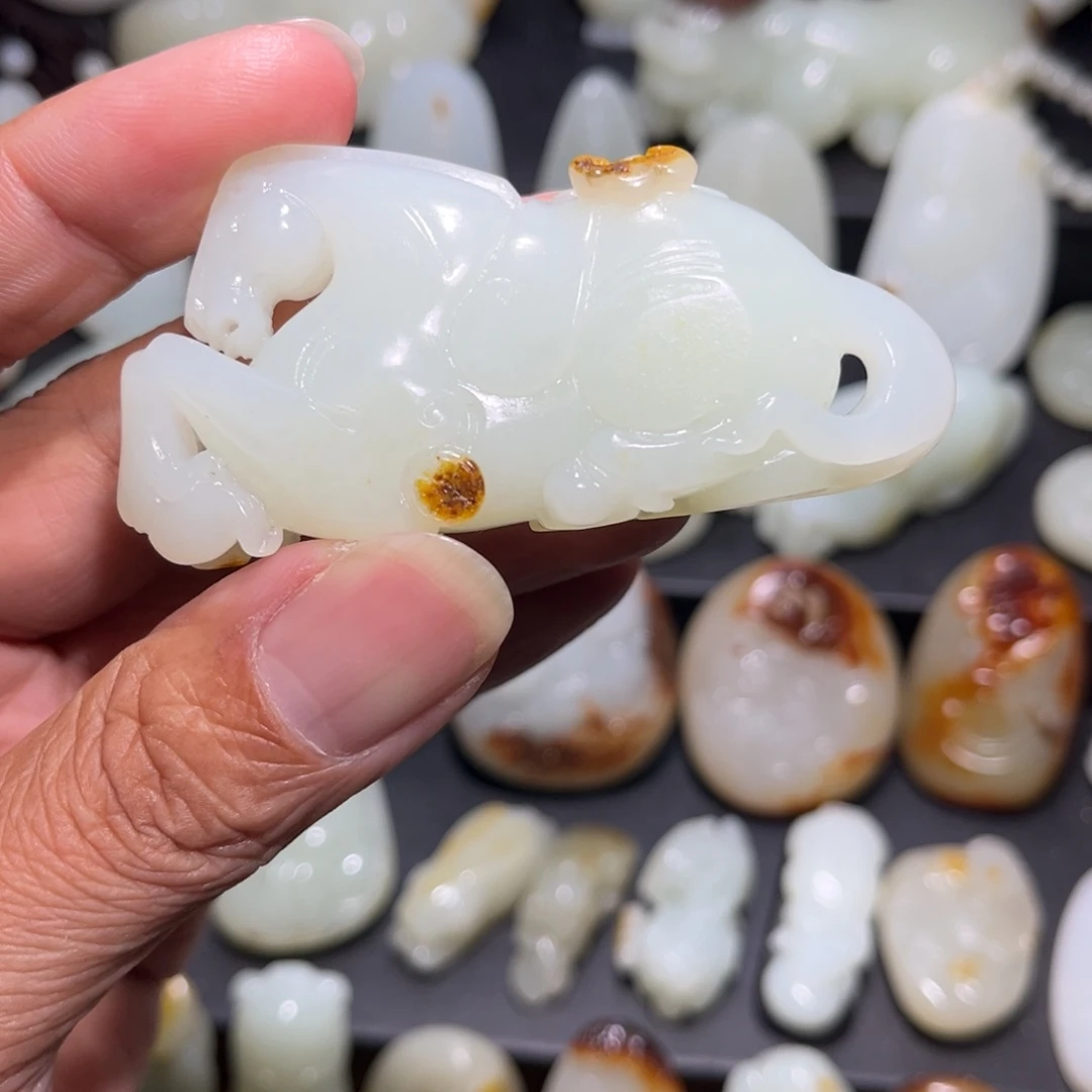 很***小和田玉未镶嵌颈饰